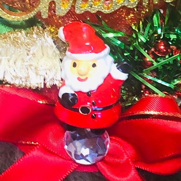 π
πΌ Santa Holiday Corsage - Picture 5 of 11